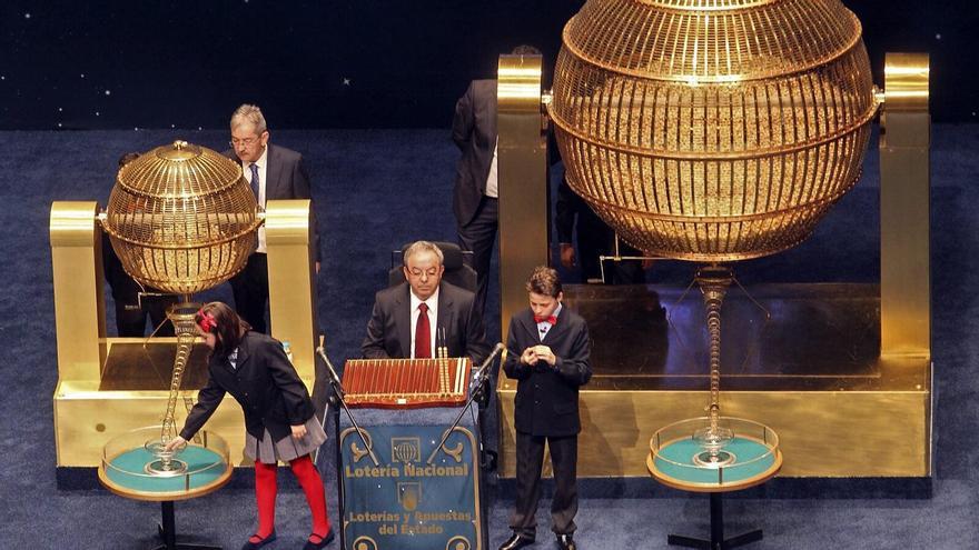 Ir de público al sorteo de Navidad es un plan que cada año seduce a miles de personas