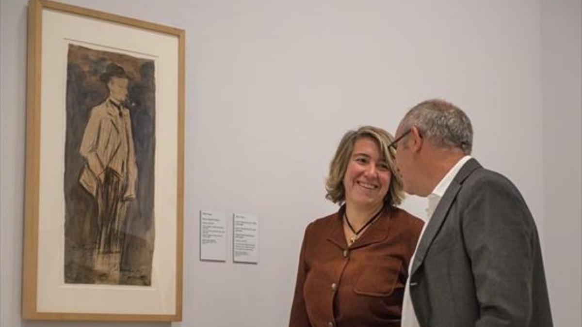Amigos 8Ana y Jacint Reventós, junto el retrato que Picasso realizó de su tío abuelo Ramon Reventós.