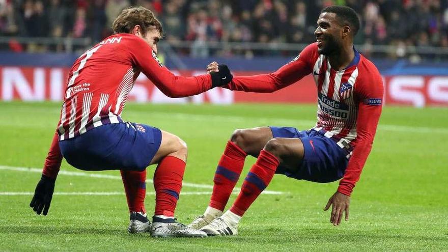 Griezmann y Lemar, durante la celebración del segundo gol. // Efe