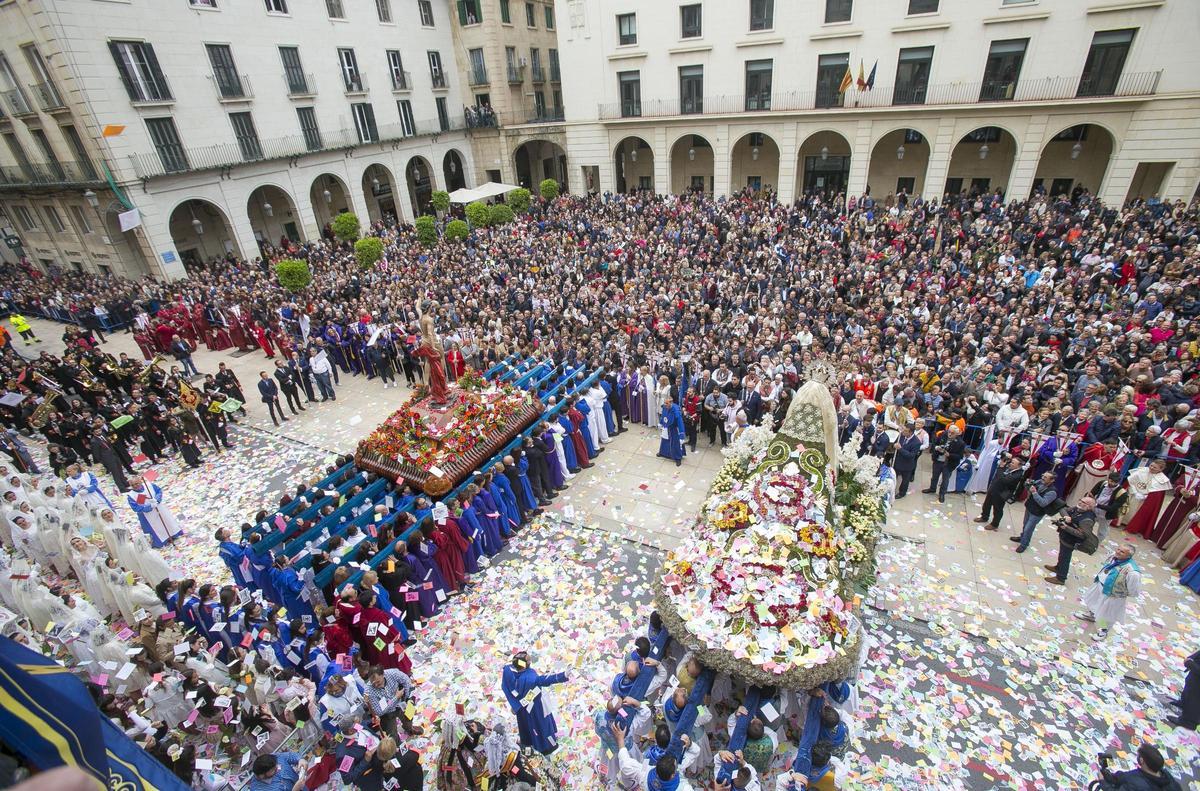 Encuentro del Domingo de Resurrección, en la Plaza del Ayuntamiento