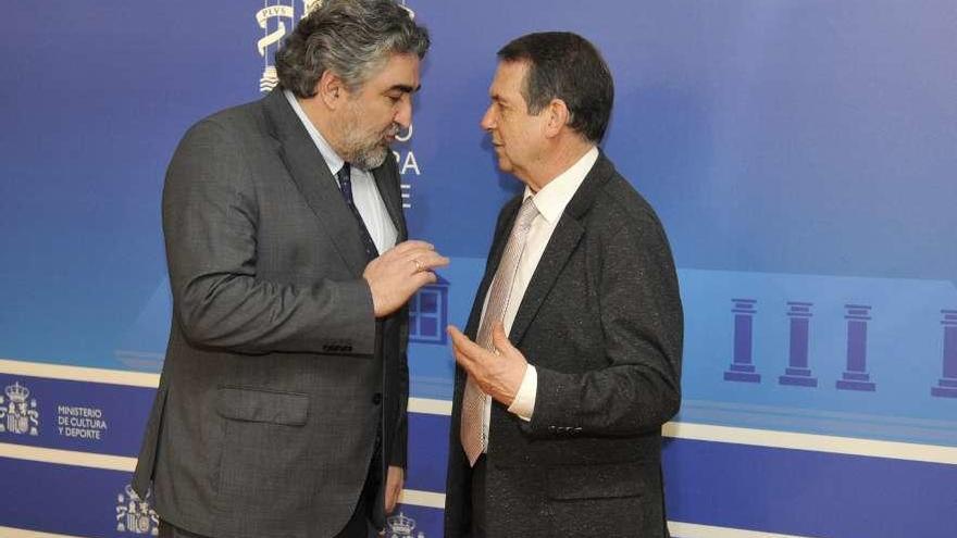 El ministro de Cultura y Deporte, José Manuel Rodríguez Uribes, con Abel Caballero. // FdV