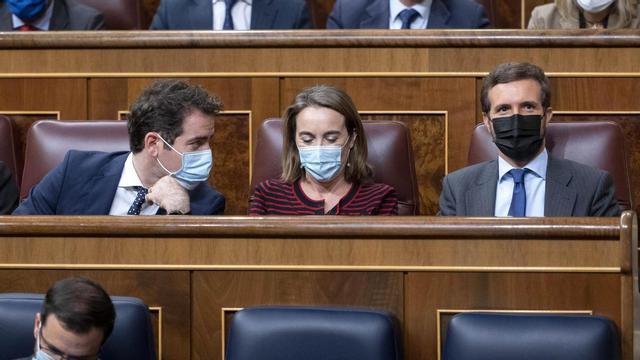 Archivo - (I-D) El secretario general del Partido Popular, Teodoro García Egea; la portavoz parlamentaria del PP, Cuca Gamarra; y el líder del PP, Pablo Casado, en una sesión plenaria en el Congreso