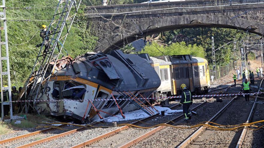 Estado en el que quedó el tren siniestrado en O Porriño el pasado viernes. // Marcos Canosa