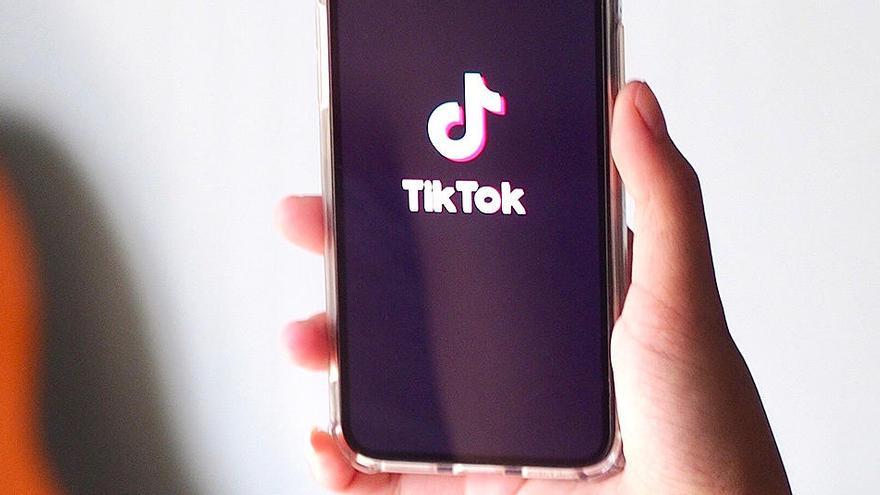 La niña participaba en un reto a través de Tiktok.