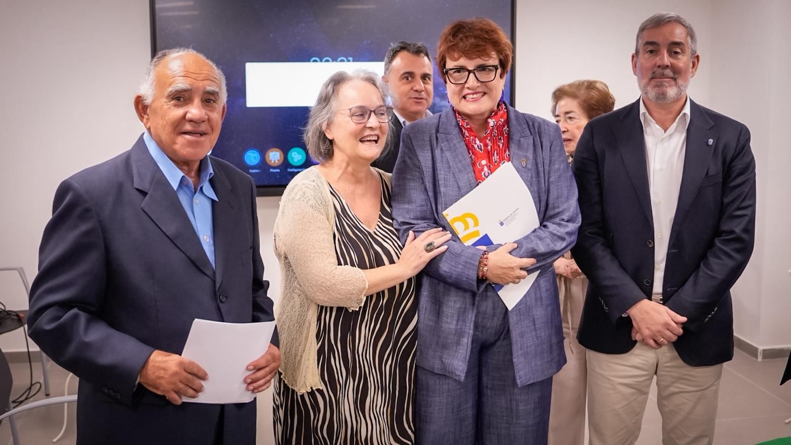 Visita de Clavijo al Centro de Orientación Familiar en Schamann