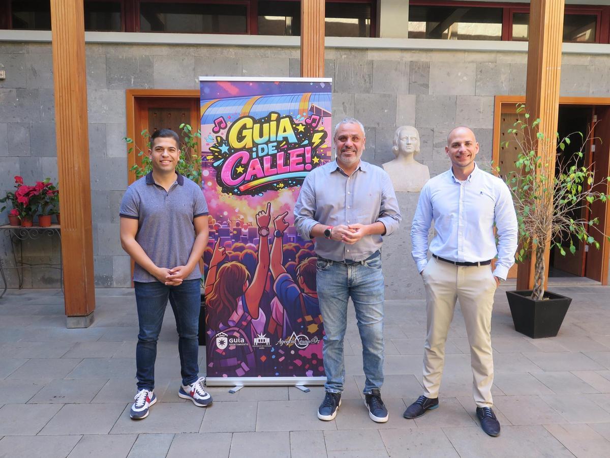 El alcalde, Alfredo Gonçalves Ferreira, junto a Pedro Afonso, a la izquierda de la imagen y Aarón Castellano.