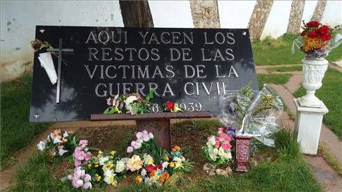 Cementerio de Cáceres, historia viva