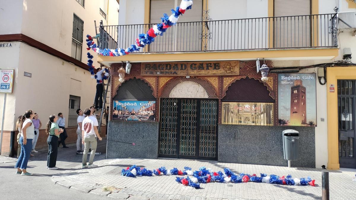 La calle Pureza se engalana para recibir la visita de la Piedad del Baratillo