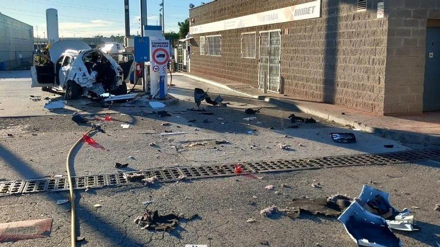 El vehicle que ha explosionat en una benzinera