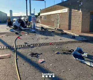 Ferit un menor per l'explosió d'un vehicle de gas en una benzinera