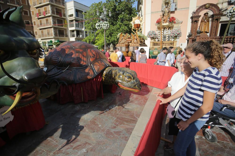 Las Rocas, expuestas en la plaza de la Virgen