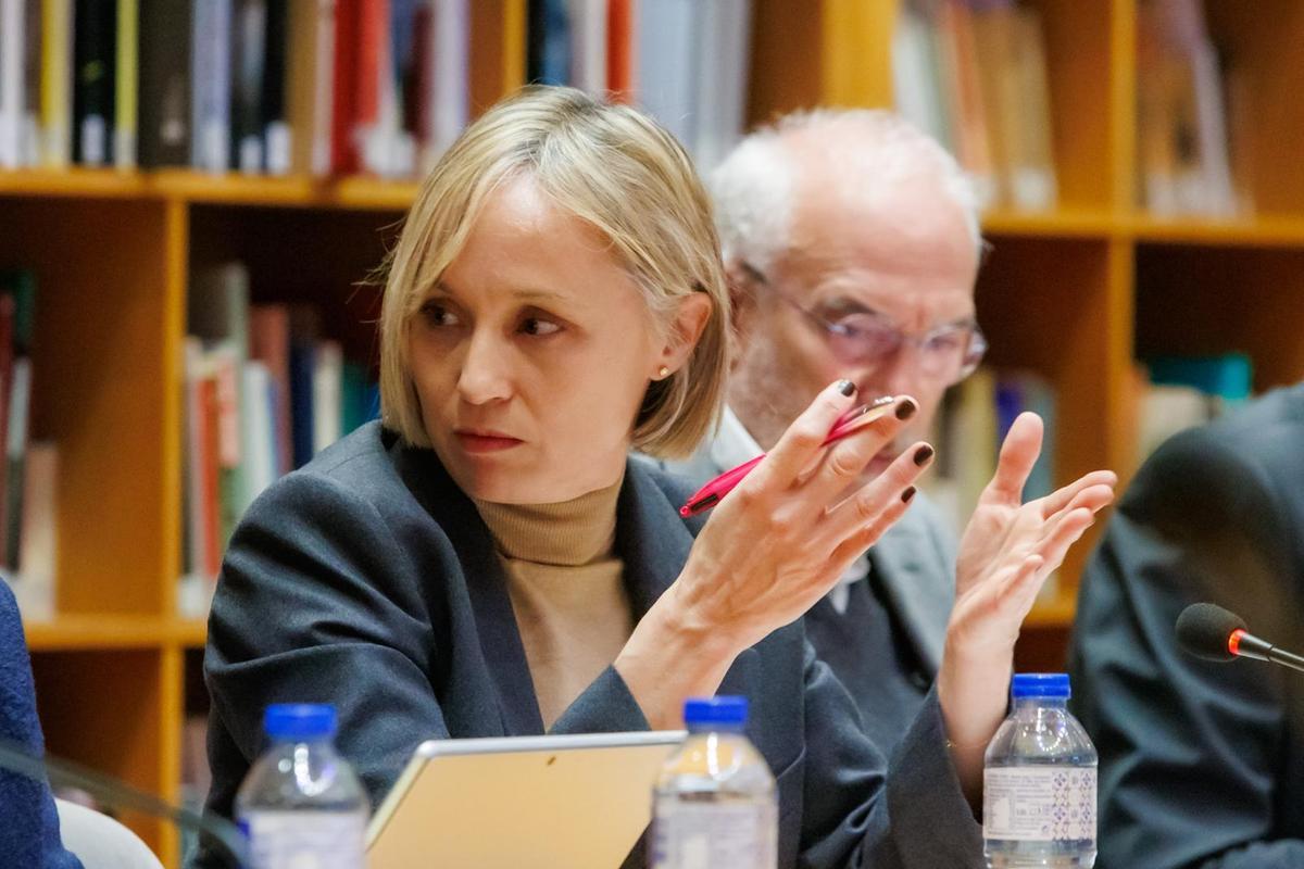 Marta Abal, durante a celebración dun pleno do Concello de Santiago