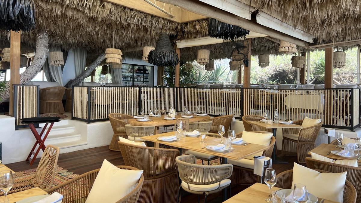 Una atmósfera natural para un beach club abierto todo el año en Ibiza.