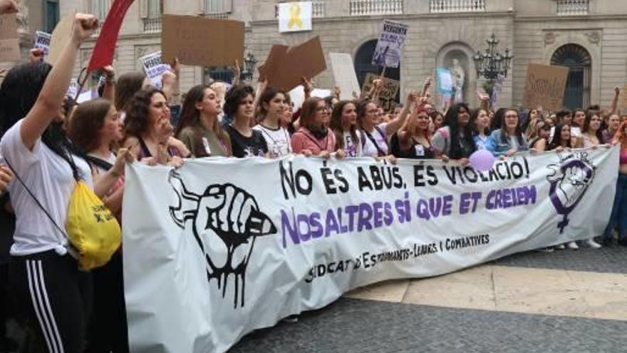 Milers d&#039;estudiants protesten contra la sentència