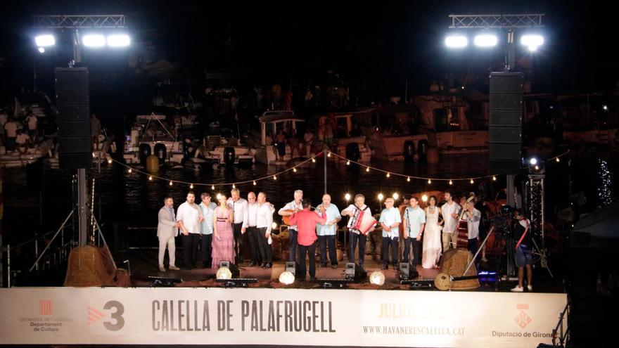 Interpretació conjunta de la Bella Lola a la cantada d&#039;havaneres de Calella de Palafrugell