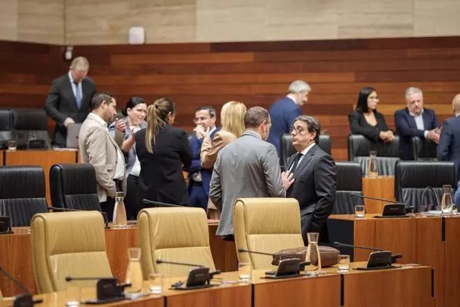 Fotogalería | Las imágenes del pleno en la Asamblea de Extremadura