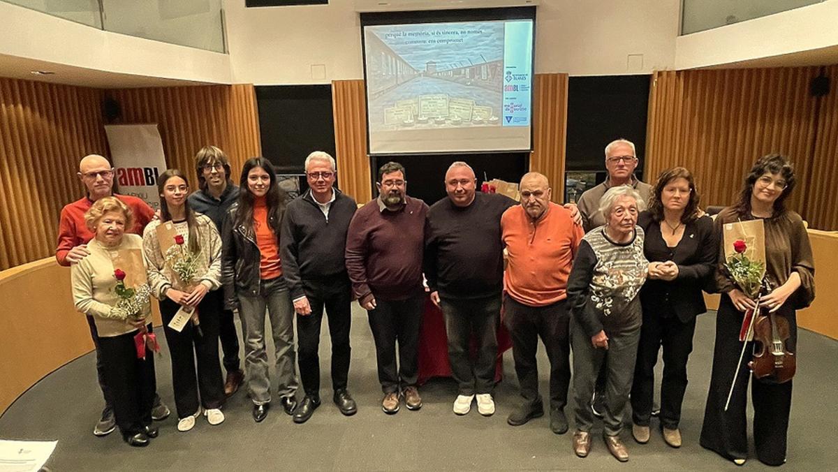 Els assistents a l'homenatge a les víctimes de l'Holocaust, a Blanes.