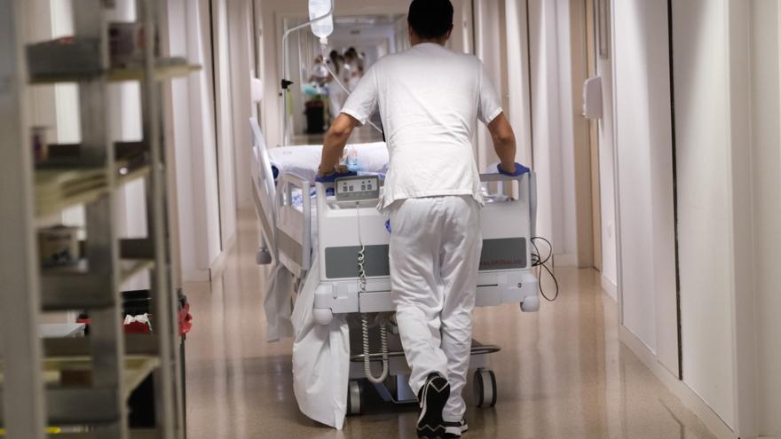 Los hospitales valencianos cierran medio millar de camas este verano