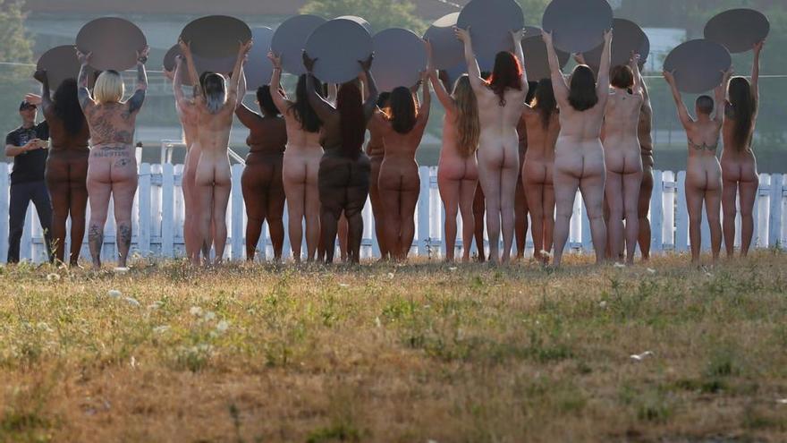 Spencer Tunick fotografía a mujeres desnudas para protestar contra Donald Trump