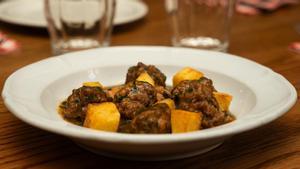 Las albóndigas con sepia del Café de lAcadèmia.