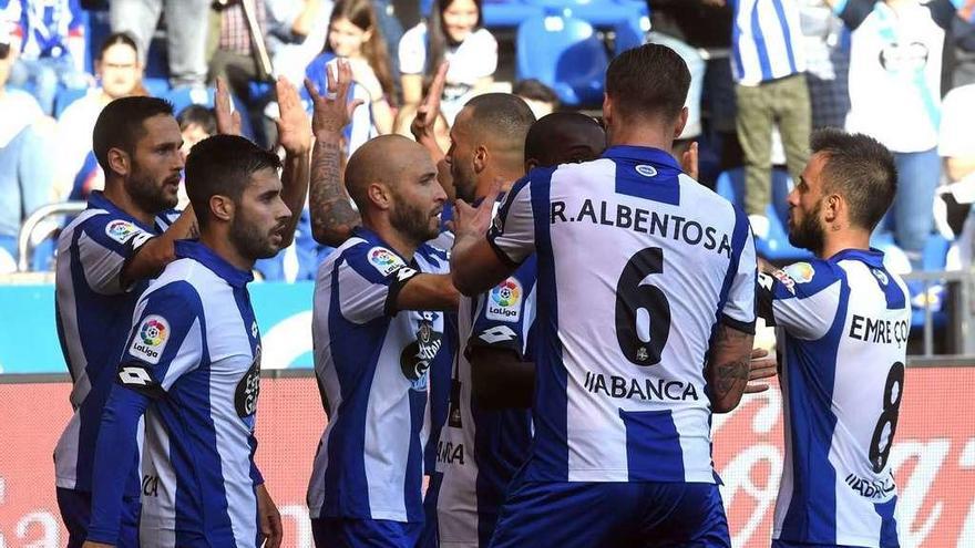 Los jugadores deportivistas celebran uno de los goles del sábado ante la Unión Deportiva Las Palmas.