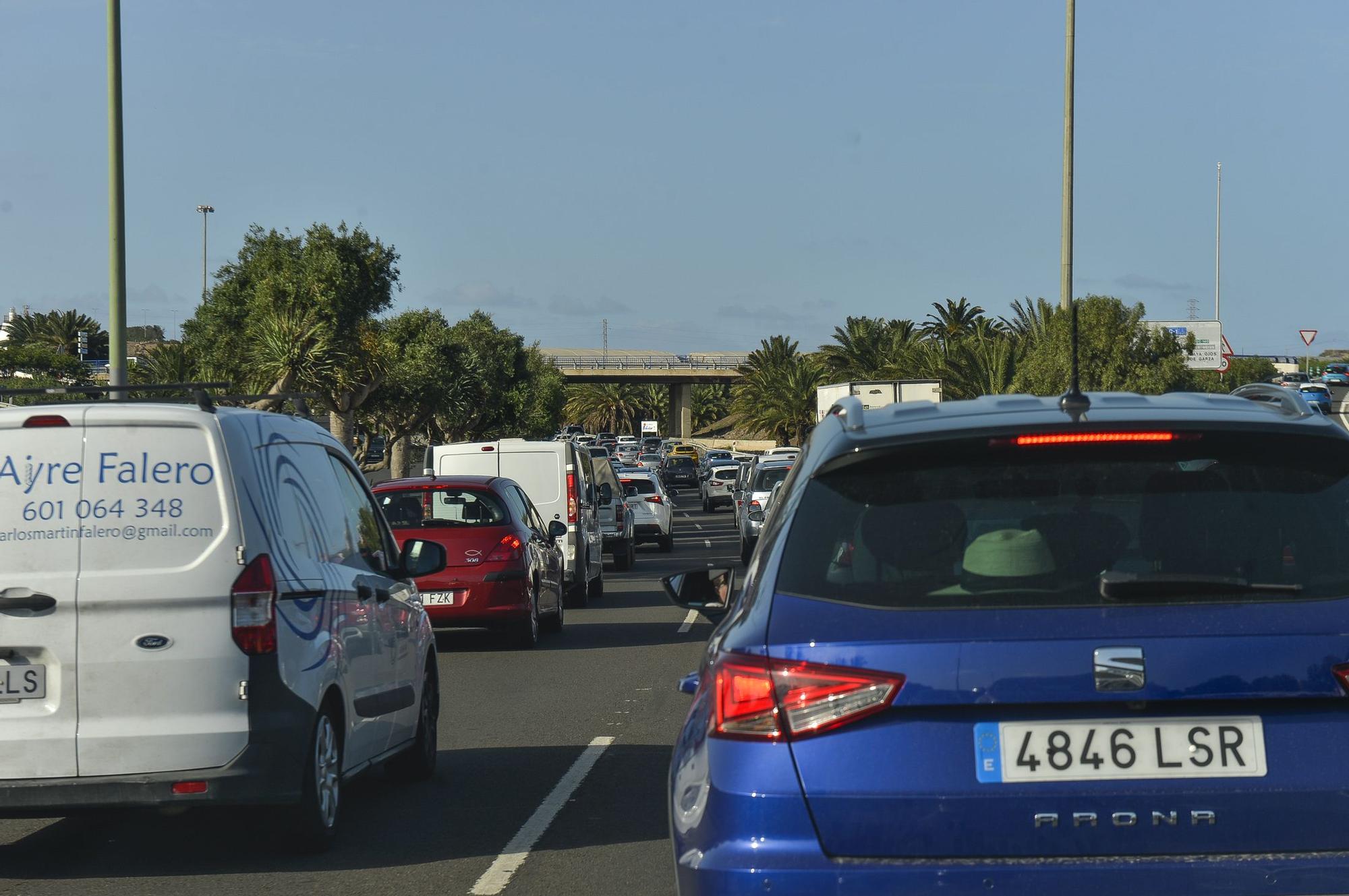 Derrumbe de un muro en la autopista