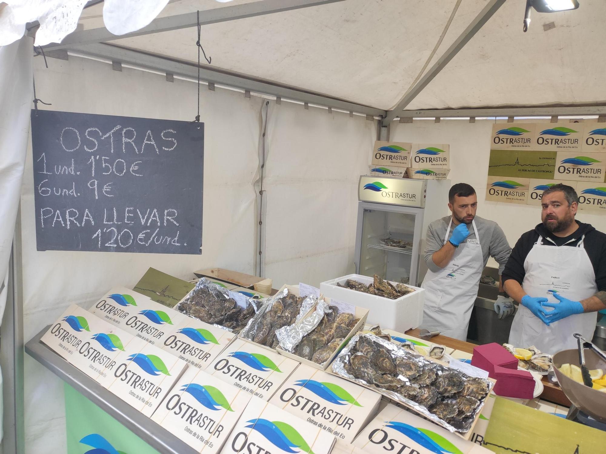 En imágenes: El Festival "Somos la ostra" se abre con un cariñoso reconocimiento a la bióloga Carmen Rodríguez