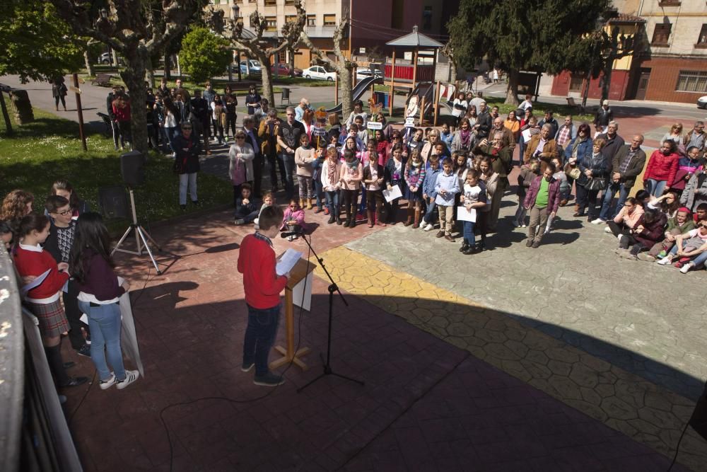 Lectura de los escolares por el Día del Libro en el parque Rosario Felgueroso