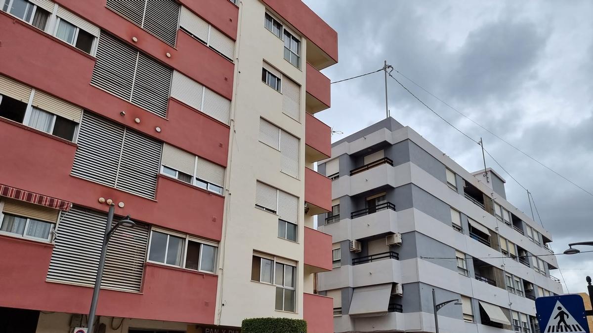 Fachadas de edificios en Riba-roja.