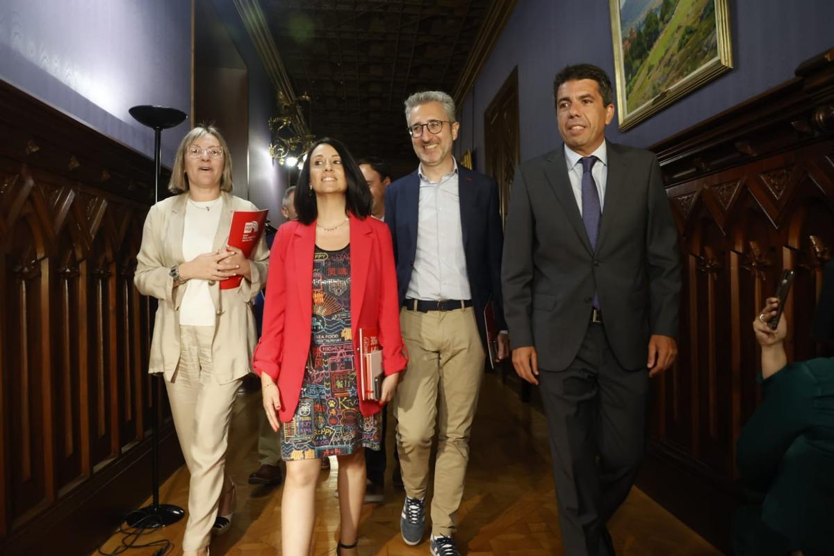 María José Salvador, Rebeca Torró, Arcadi España y Carlos Mazón, antes de la reunión de este jueves en las Corts.