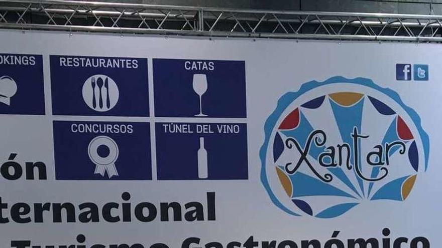 El diputado de Turismo, en la feria orensana.