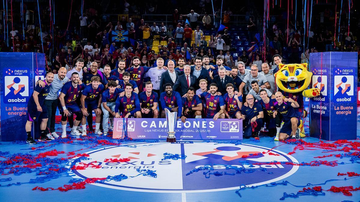 El Barça, de celebración tras ganar su 16ª Liga ASOBAL seguida