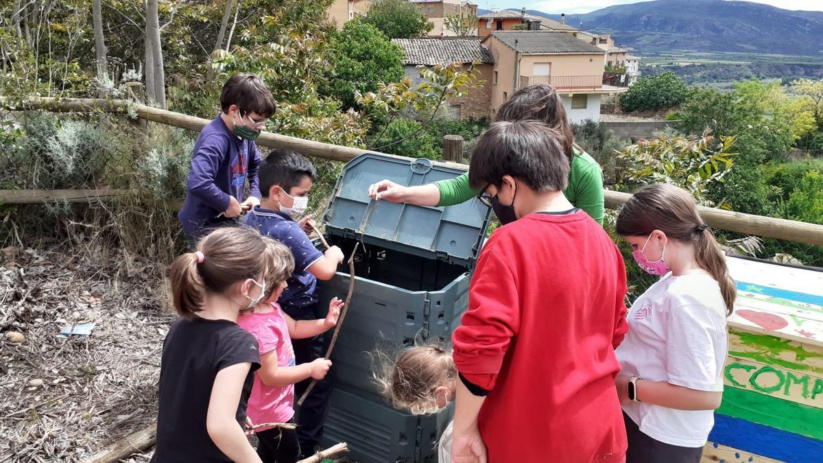 Compostaje escolar en El Grado