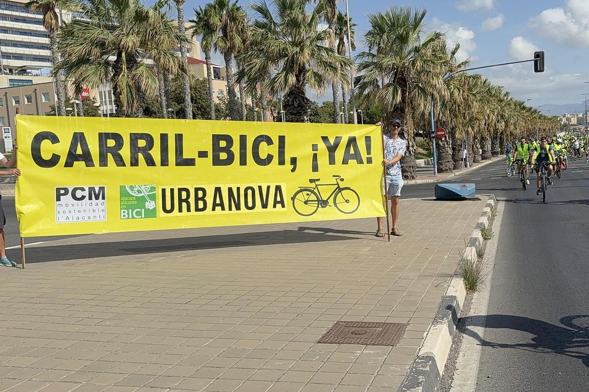Alicante impulsa una marcha ciclista por la Semana de la Movilidad... sin carril bici