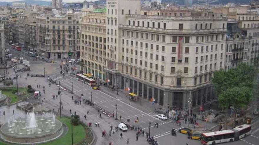 Amancio Ortega compra la antigua sede de Banesto en Barcelona por 44  millones - La Opinión de A Coruña