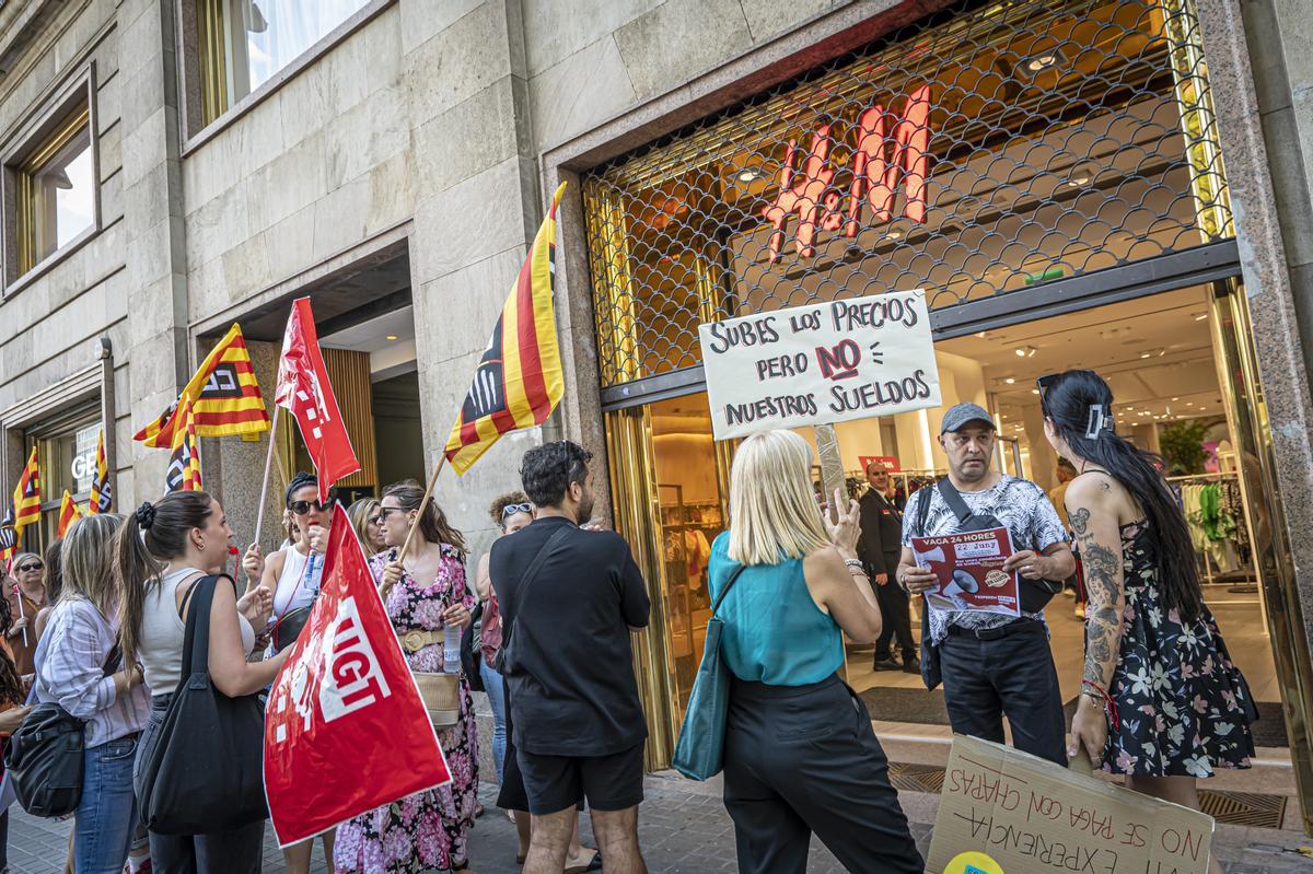 Huelga de trabajadores de H&M en el arranque de las rebajas