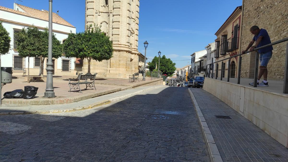 Calle Desamparados, con la Torre del Reloj y el auditorio Sebastián Valero.