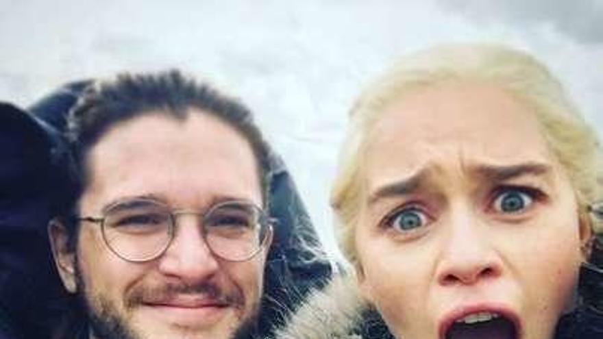 Kit Harington y Emilia Clarke.