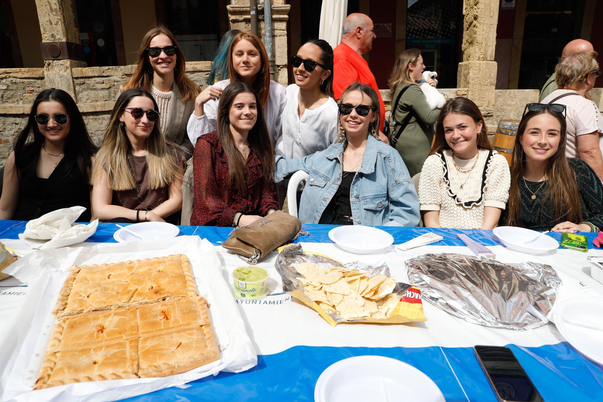 EN IMAGENES: La multitudinaria Comida en la Calle de Avilés