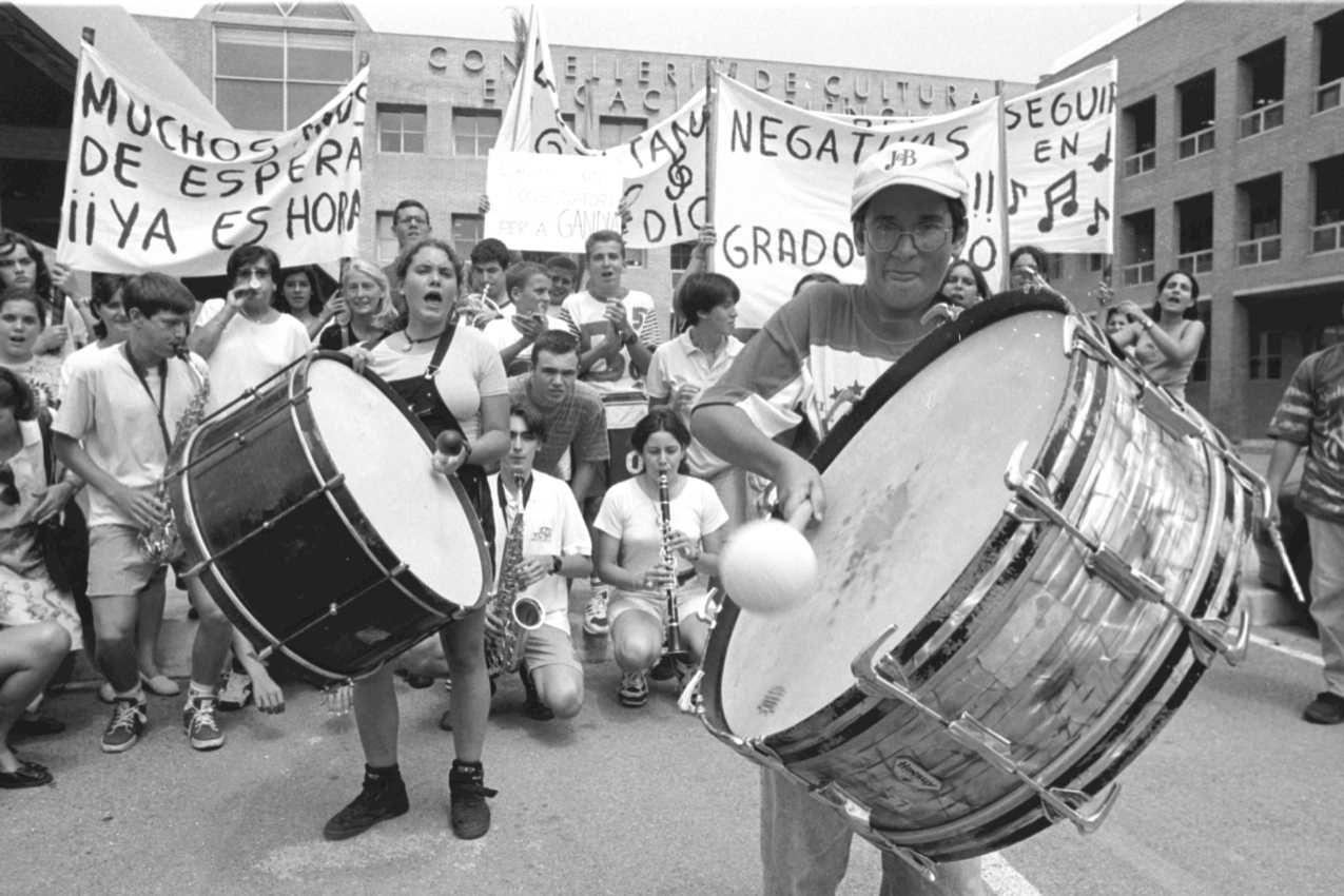 protesta conservatorio 1996 busta.jpg