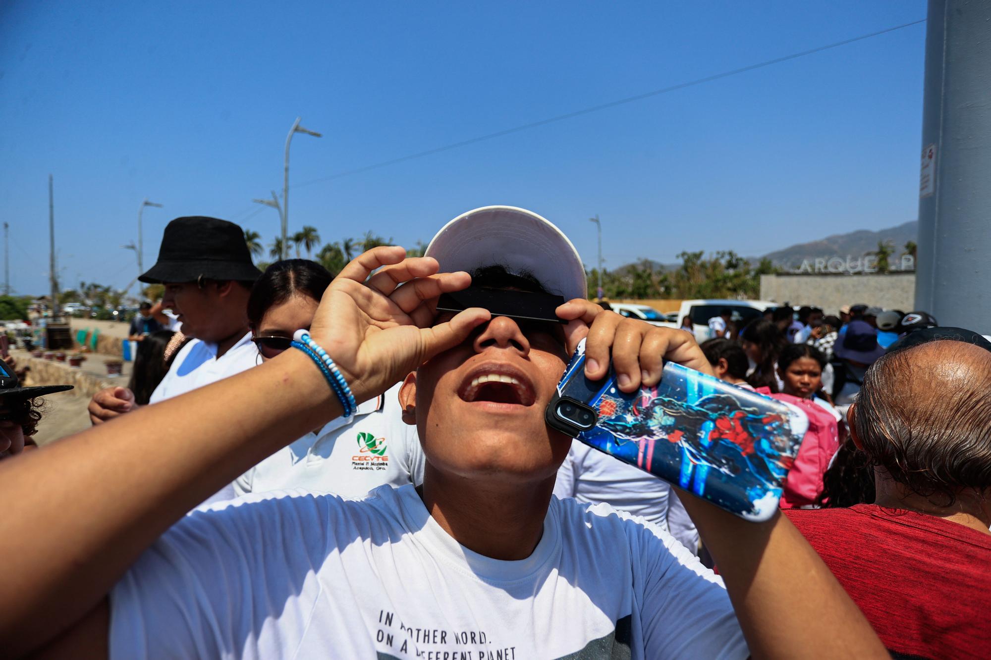 El eclipse total de Norteamérica comienza a apreciarse en la ciudad mexicana de Mazatlán