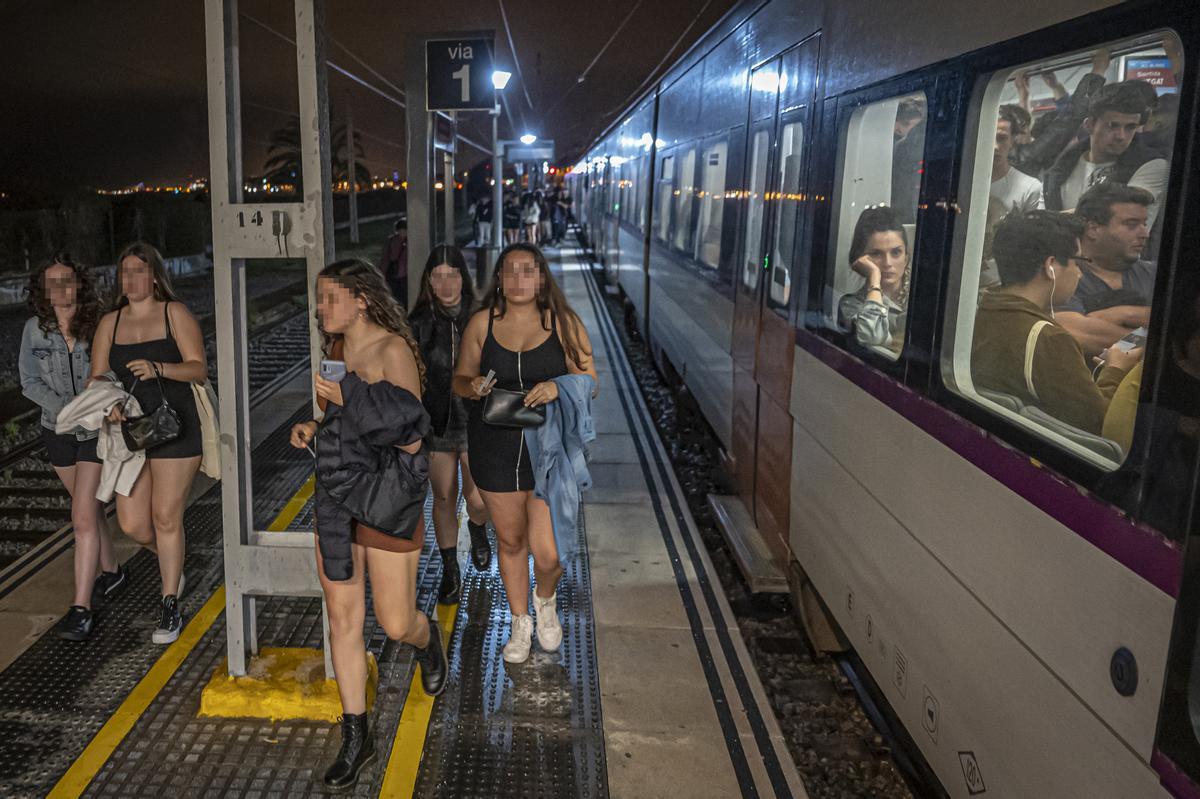 En el tren del botellón a Mataró