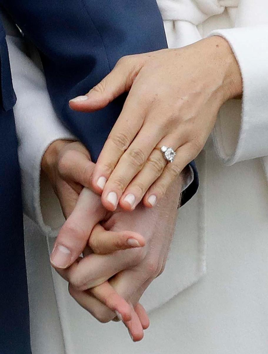 Detalle del anillo de Meghan Markle