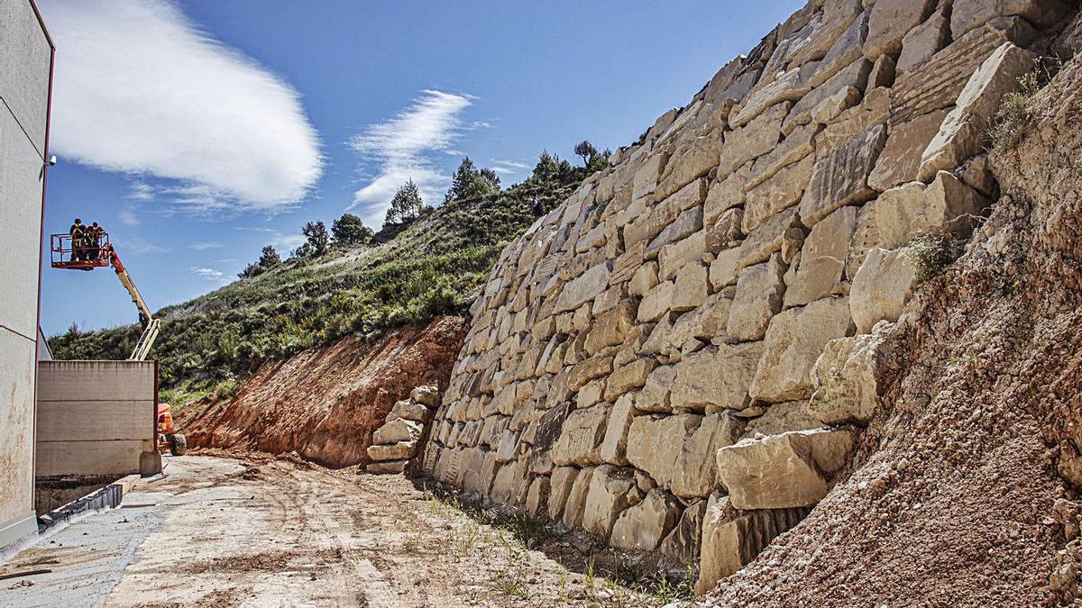 Alcoy consolida el cunetón de aguas pluviales del Santiago Payá para evitar nuevos desprendimientos