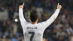 Cristiano Ronaldo celebra uno de sus goles al Espanyol en el Bernabéu.