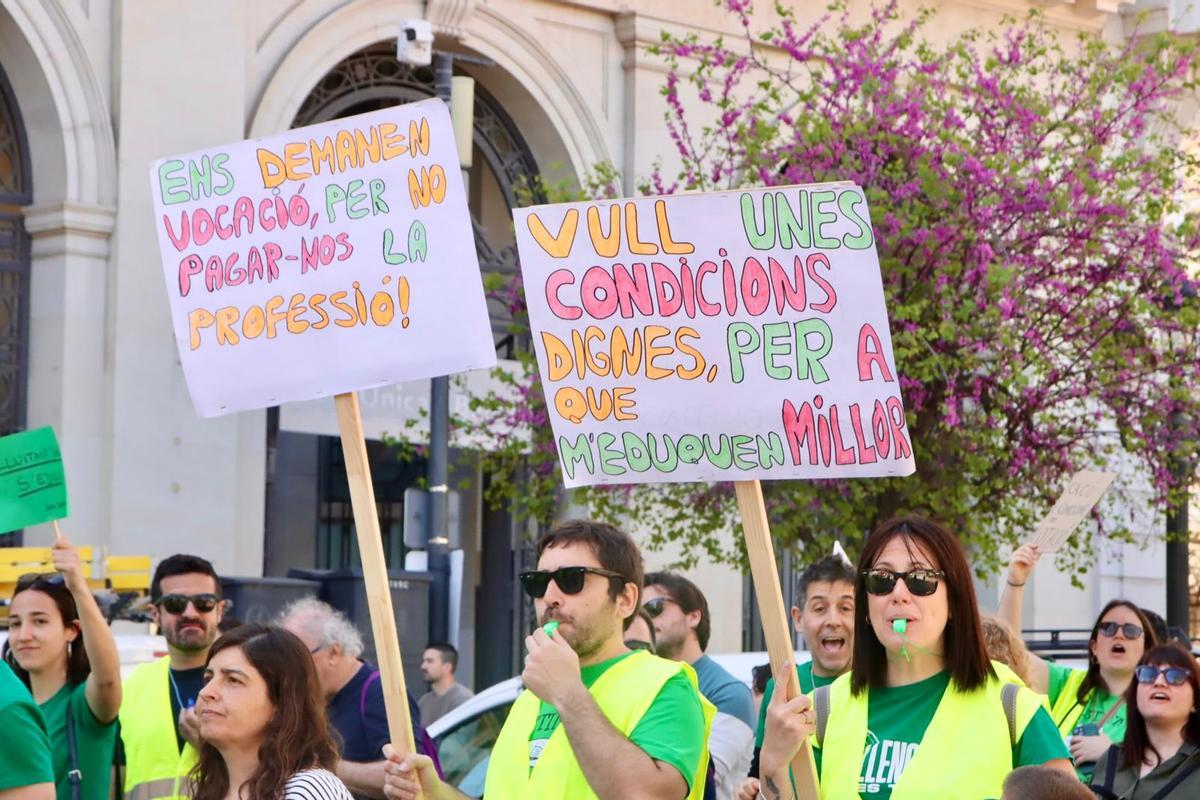 La manifestación de profesores en València en imágenes