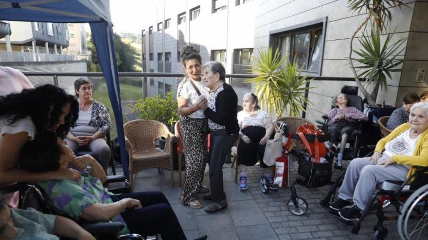 Las familias de la residencia de El Nodo celebran con sus mayores una jornada de convivencia