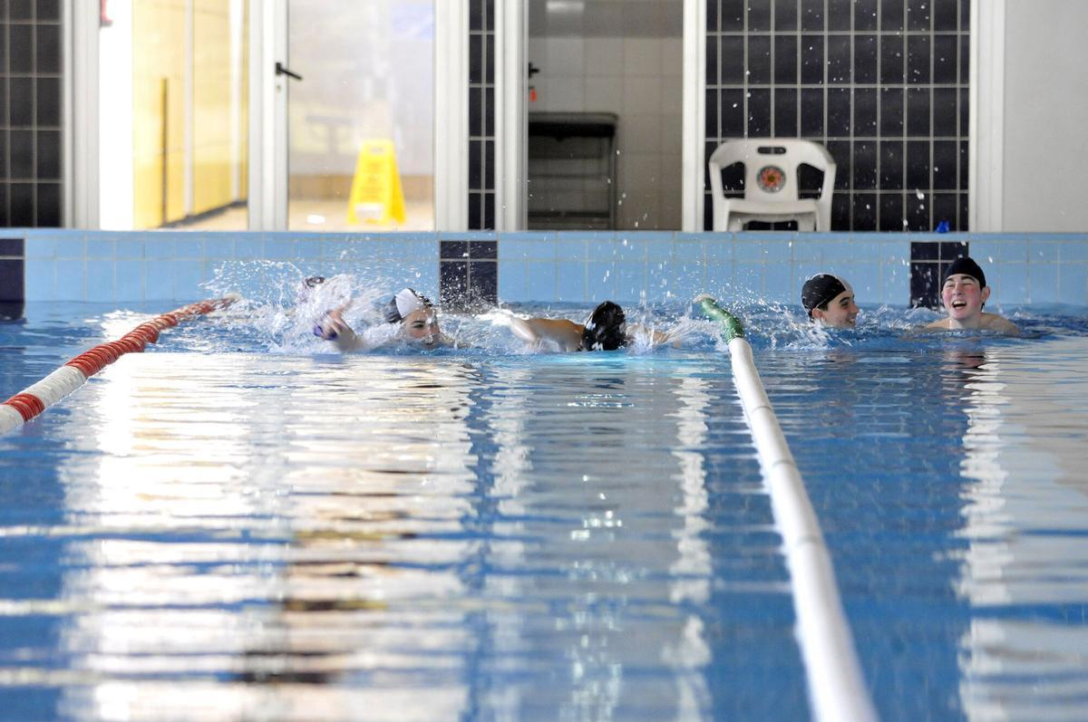 USUARIOS. PISCINA CLIMATIZADA DE VEGA DE ARRIBA. MIERES