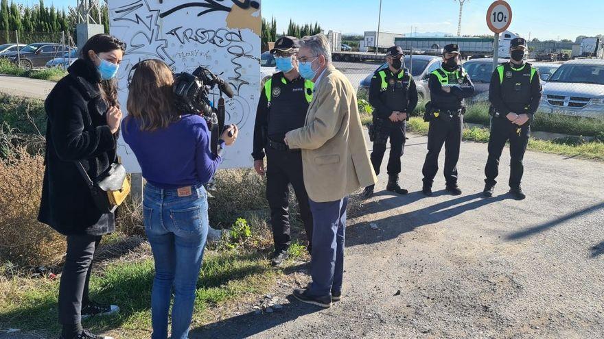 Policia i alcalde d&#039;Albal en el lloc on va desaparèixer Florina