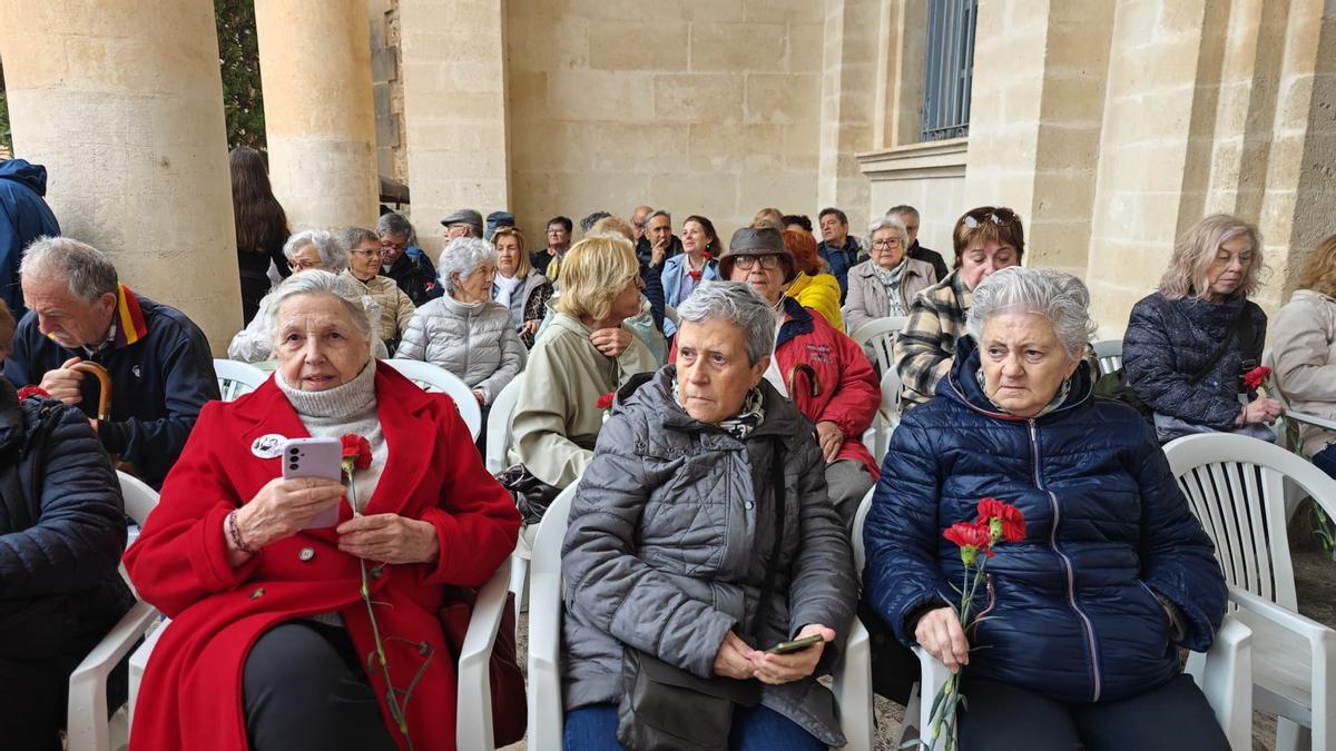 FOTOS | Unas 300 personas rinden homenaje a las víctimas de la represión en Son Coletes